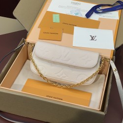 M82211 Wallet On Chain Ivy Handbag