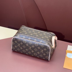 44494cosmetic bagsize28x16x13cm。