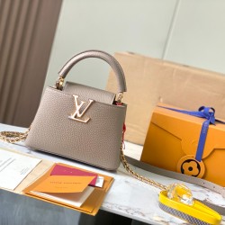 Capucines BB Handbags LV Milky Way 。21148cm 