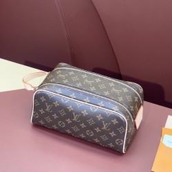 44494cosmetic bagsize28x16x13cm。
