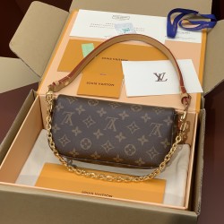 M81911 Wallet On Chain Ivy Handbag