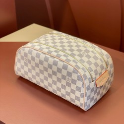47528Damier Graphite Cosmetic Bag-size28x16x13cm。