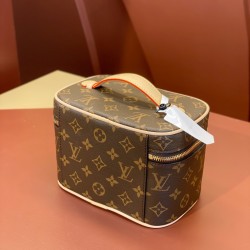 M44495Nine BB mini Cosmetic Bag