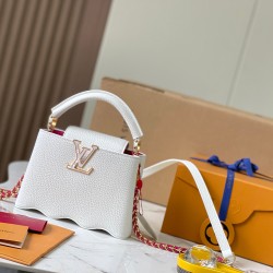  M22121Capucines Capushell Mini Tote Bag：22 x 14 x 7.5 厘米
