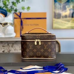 M44495 Medium Nine BB mini Cosmetic Bag：20*14*13 cm