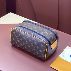 M46696Dopp Kit Toiletry Bag：28 x 15 x 16.5 