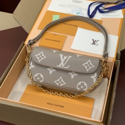 M82211 Wallet On Chain Ivy Handbag