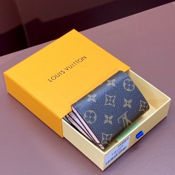 。 M81665CELESTE Wallet
