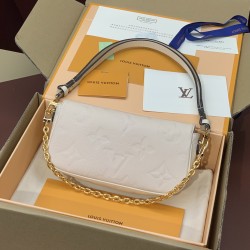 M82211 Wallet On Chain Ivy Handbag