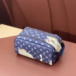 47528cosmetic bagsize28x16x13cm。