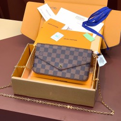 N63032  Felicie Handbag21.0 x 11.0 x 2.0。