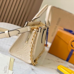 M23698OnTheGo East West Handbags：25.0 x 13.0 x 10.0 