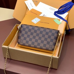 N63032  Felicie Handbag21.0 x 11.0 x 2.0。
