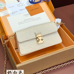 M82836WALLET ON CHAIN METIS Chain Bag