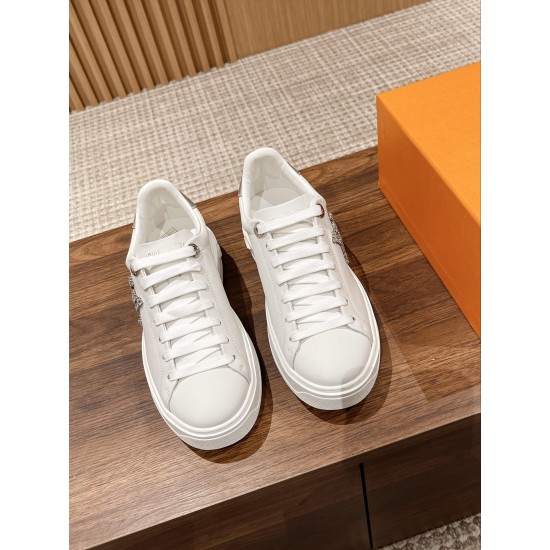 LV SNEAKERS