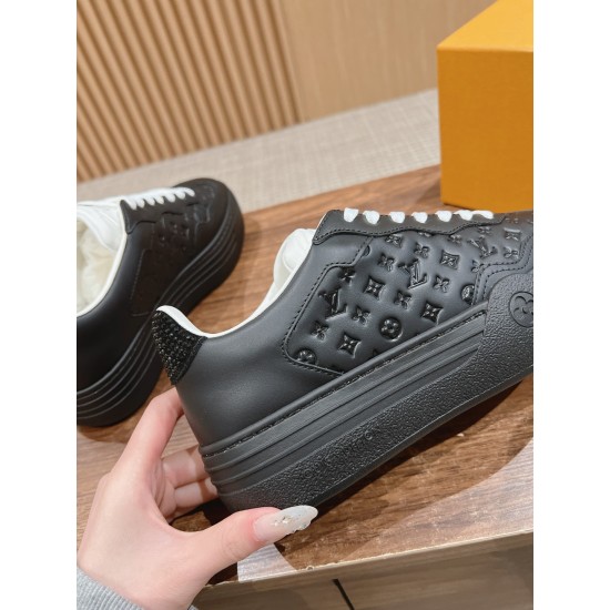 LV SNEAKERS