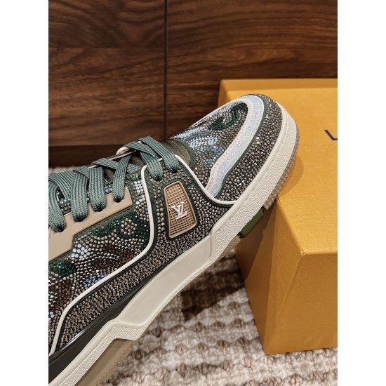 LV SNEAKERS