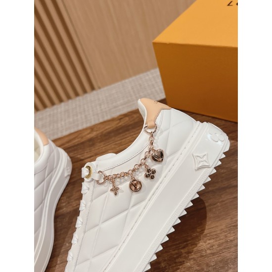 LV SNEAKERS