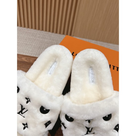 LV SLIPPERS