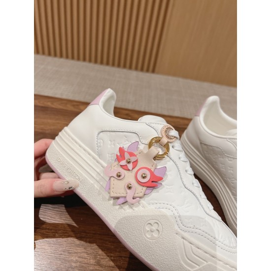 LV SNEAKERS