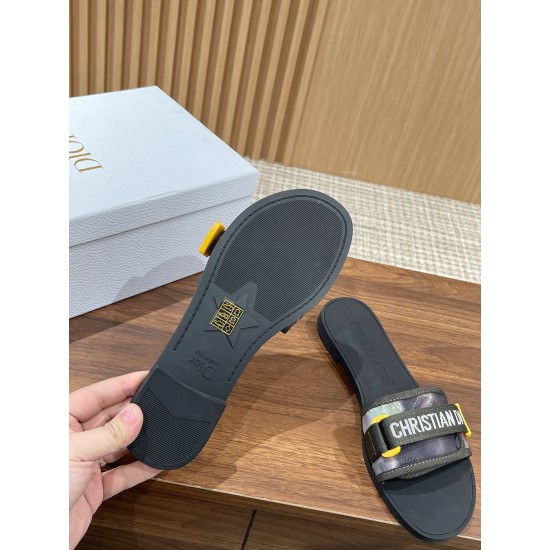 slippers 