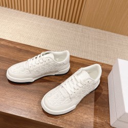 one Sneakers