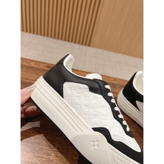 LV SNEAKERS