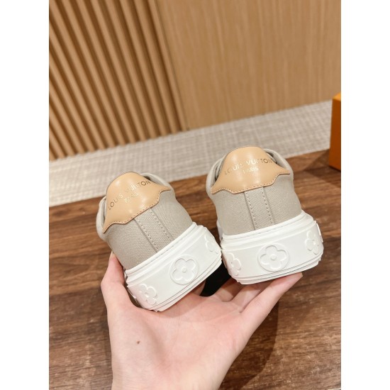 LV SNEAKERS