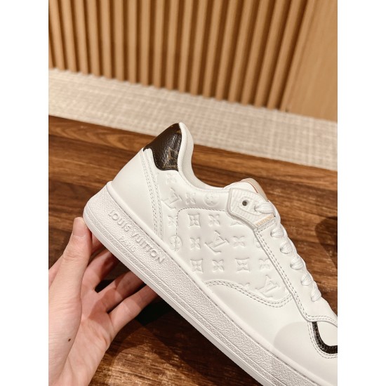 LV SNEAKERS