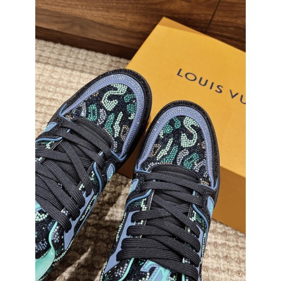 LV SNEAKERS