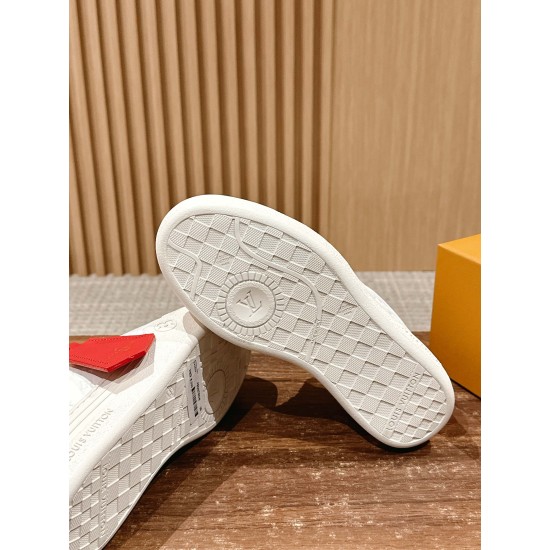 LV SNEAKERS