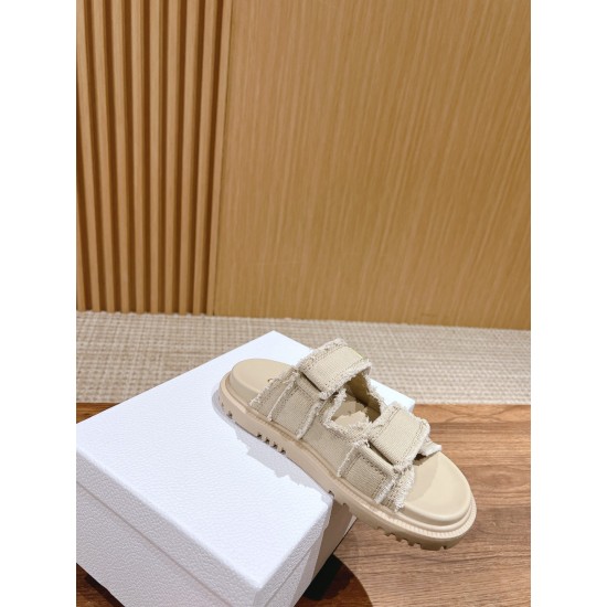 slippers 