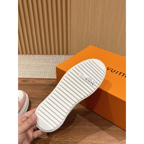 LV SNEAKERS