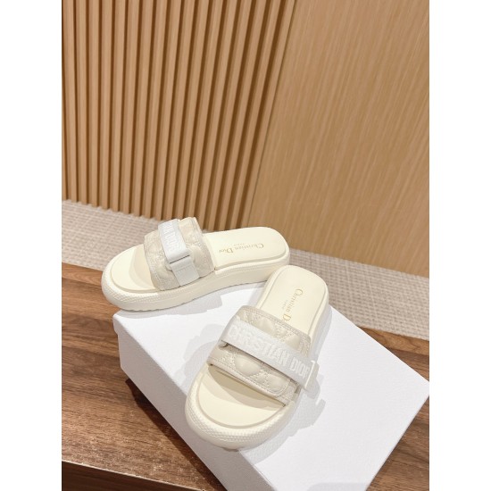 slippers 