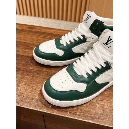 LV SNEAKERS