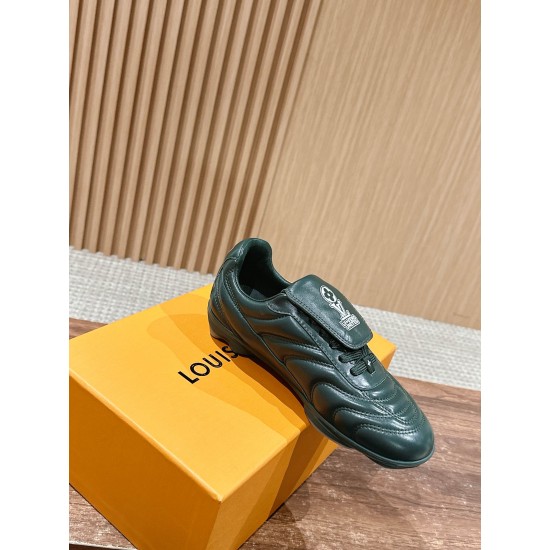 LV SNEAKERS