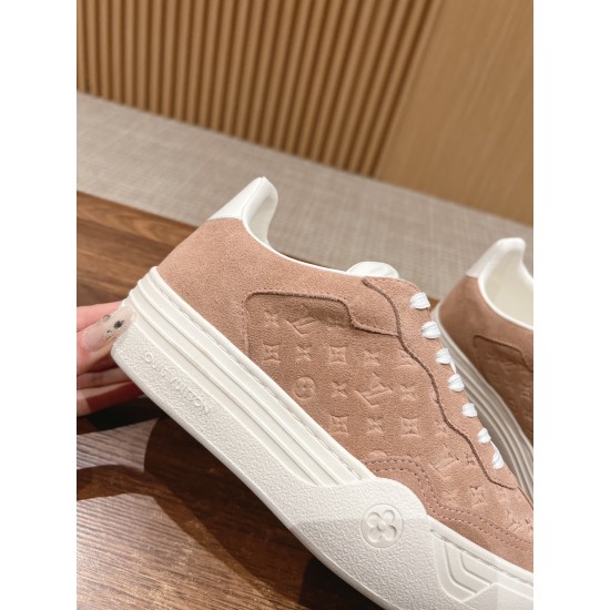 LV SNEAKERS