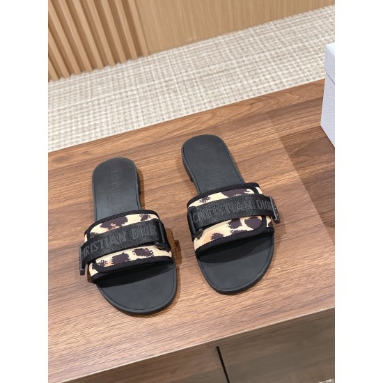 slippers slippers
