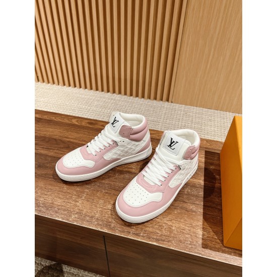 LV SNEAKERS