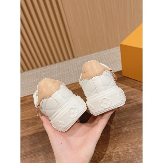 LV SNEAKERS