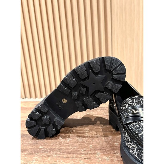 open-toed shoe open-toed shoe