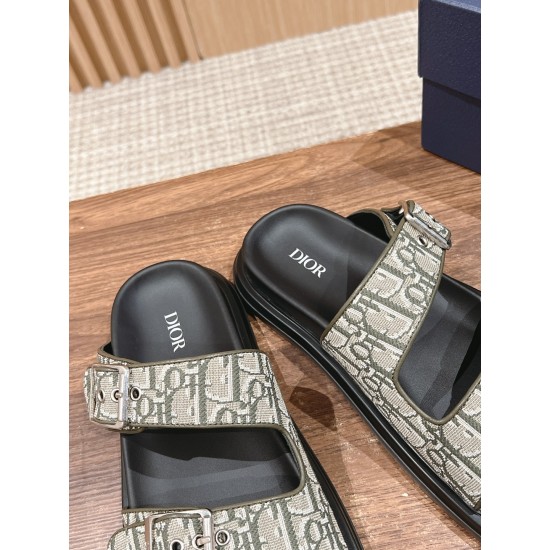 slippers 