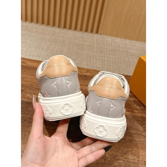 LV SNEAKERS