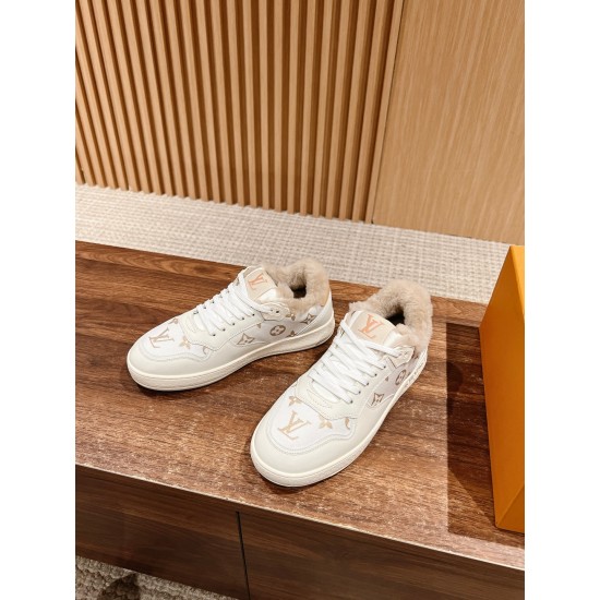 LV SNEAKERS