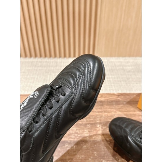 LV SNEAKERS