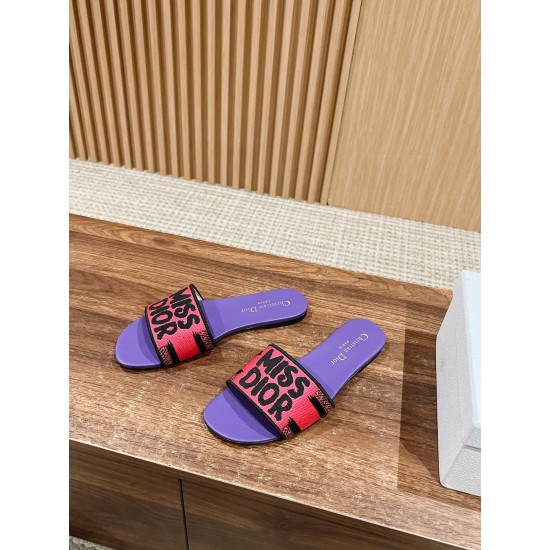 slippers 