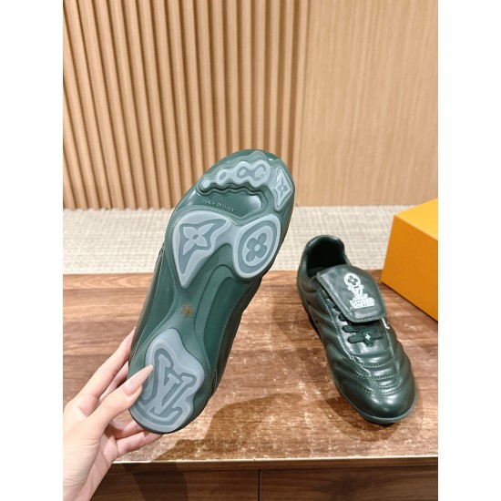 LV SNEAKERS