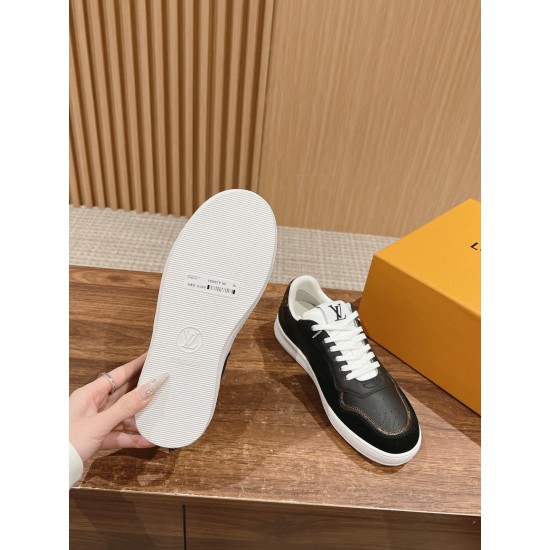 LV SNEAKERS