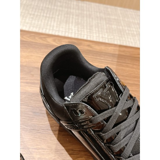 LV SNEAKERS