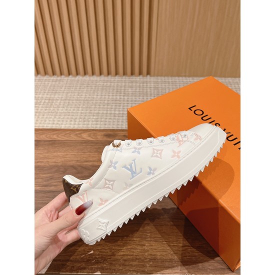 LV SNEAKERS